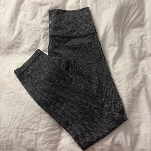 Lululemon High Rise Gray Chevron Leggings Size 6